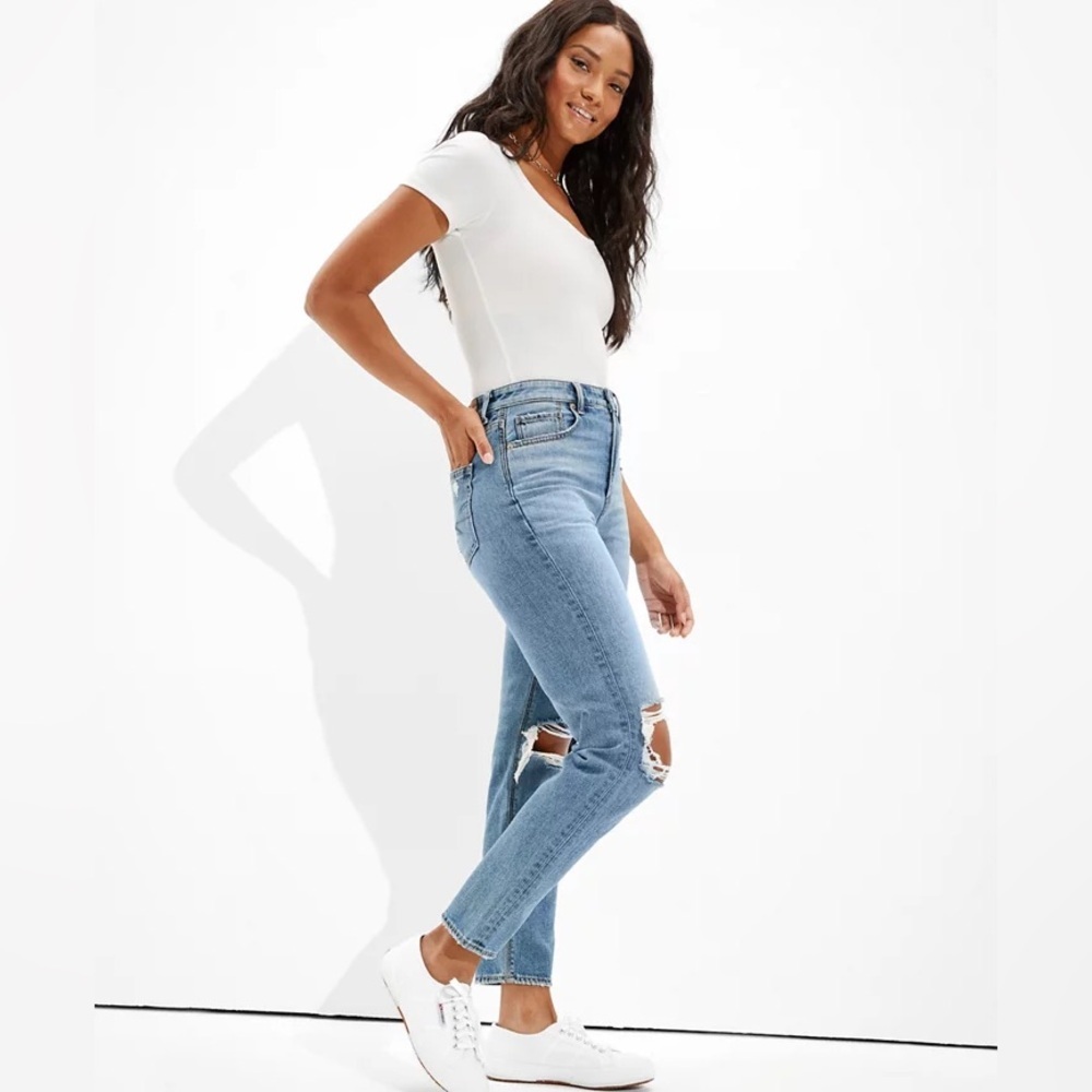 American Eagle Mom Jeans Light Blue Distressed Jeans